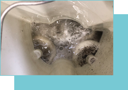 車内を少しこするだけでこんなに汚れが！