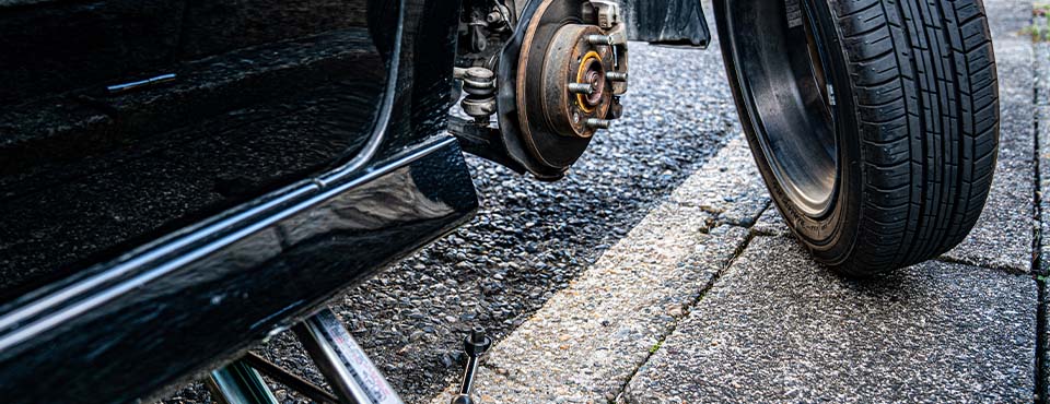 季節限定タイヤ交換作業