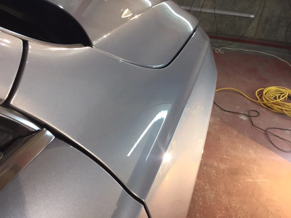 研磨と車のガラスコーティング