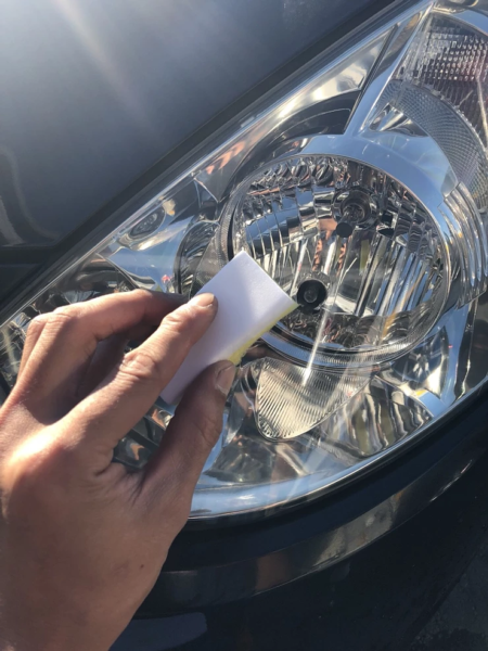 車のヘッドライトコーティング車のヘッドライトコーティング